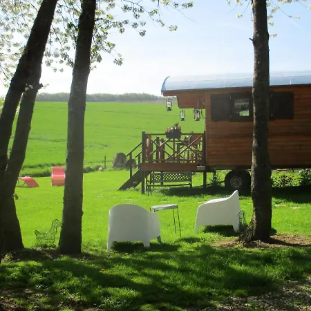 Roulotte Panoramique Du Moulin Bed & Breakfast