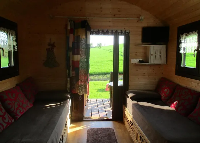 Roulotte Panoramique Du Moulin Bed & Breakfast 3*